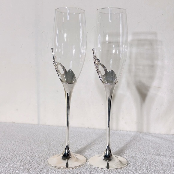 Mr. and Mrs. Wedding Toast Champagne Glass Flute Set - Picture 2 of 16